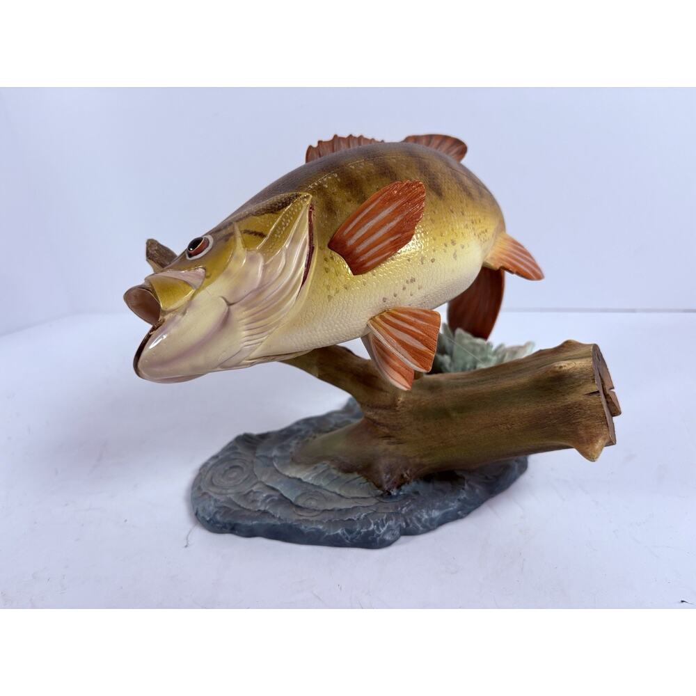 WCS Smallmouth Majesty Bass Figurine Wade Dawson Wildlife Collector Society